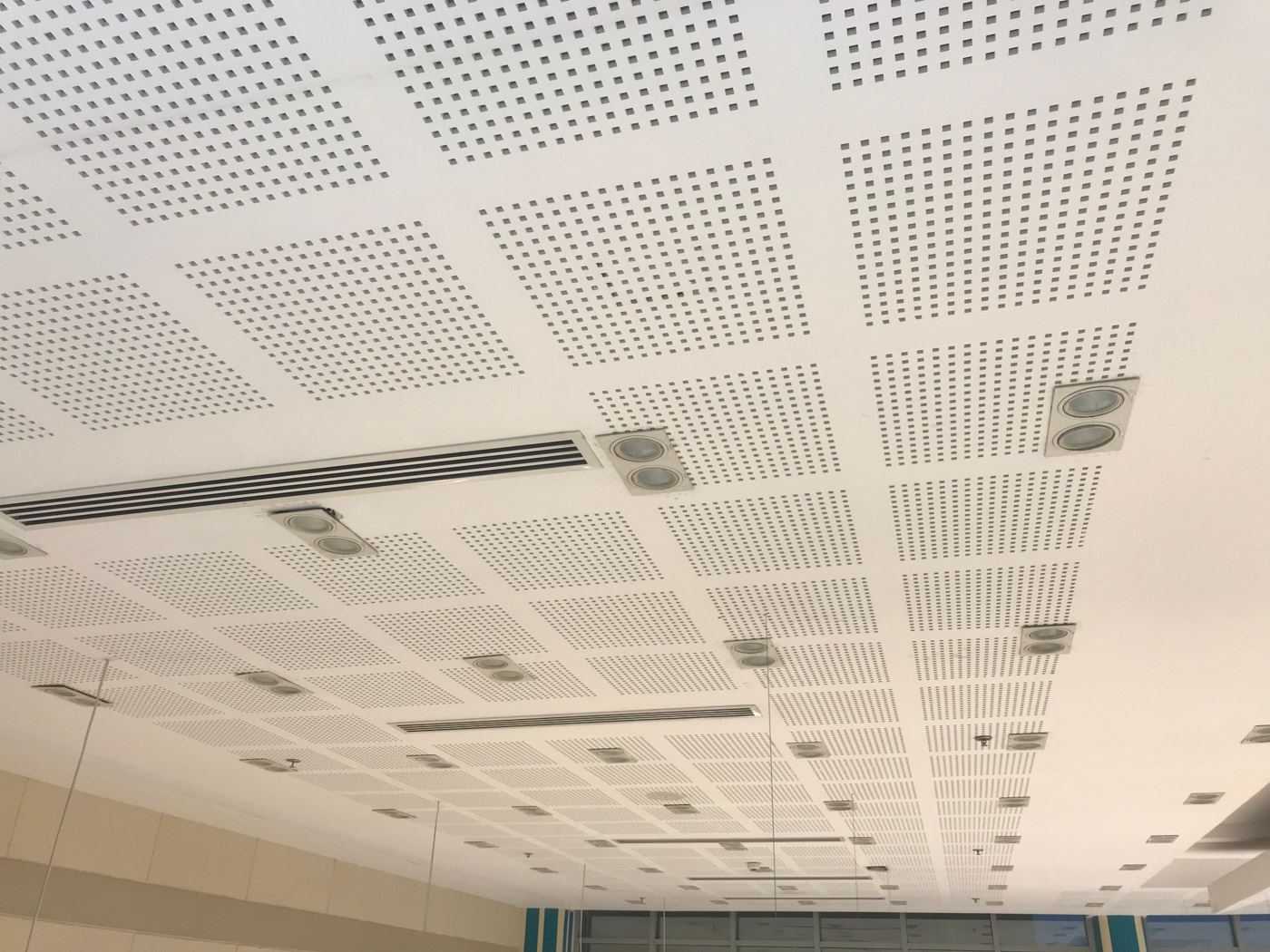 Perforated,Metallic,Grid,Ceiling,Design,View,Or,Metallic,False,Ceiling